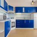 Team Flat & Urban Family Comfort - Homebase With A Castle View Bratislava