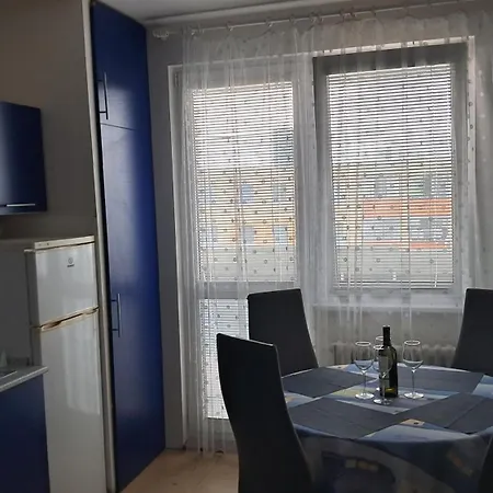 Apartamento Team Flat & Urban Family Comfort - Homebase With A Castle View