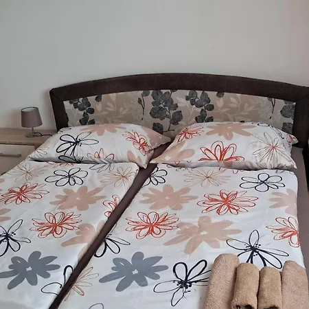 Team Flat & Urban Family Comfort - Homebase With A Castle View Апартаменти *