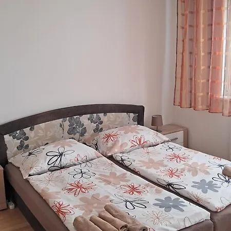 Team Flat & Urban Family Comfort - Homebase With A Castle View ברטיסלאבה