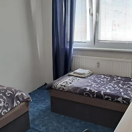 Апартаменти Team Flat & Urban Family Comfort - Homebase With A Castle View *