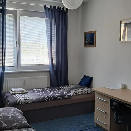 Team Flat & Urban Family Comfort - Homebase With A Castle View ברטיסלאבה