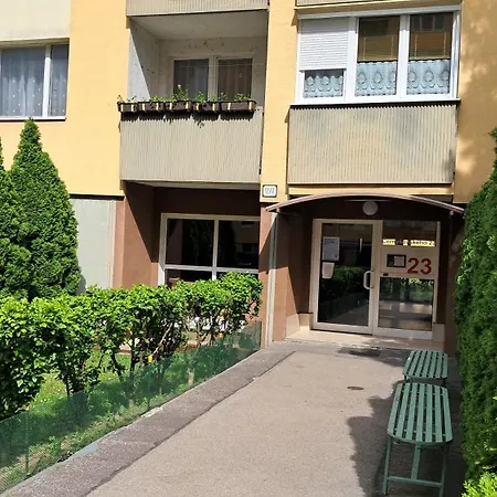 Team Flat & Urban Family Comfort - Homebase With A Castle View Апартаменти Братислава