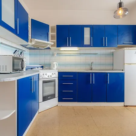 Team Flat & Urban Family Comfort - Homebase With A Castle View ברטיסלאבה