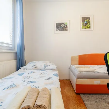 Team Flat & Urban Family Comfort - Homebase With A Castle View Апартаменти Братислава