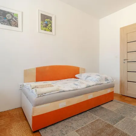 Team Flat & Urban Family Comfort - Homebase With A Castle View Apartment Bratislava