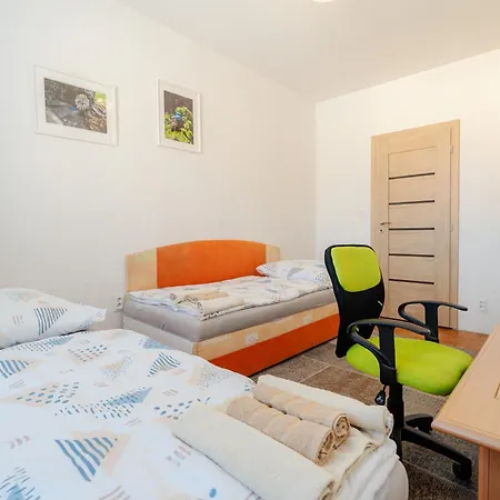 Team Flat & Urban Family Comfort - Homebase With A Castle View Apartment Bratislava