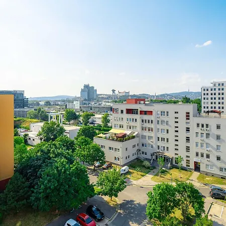 Apartment Team Flat & Urban Family Comfort - Homebase With A Castle View