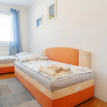 Team Flat & Urban Family Comfort - Homebase With A Castle View דירה *