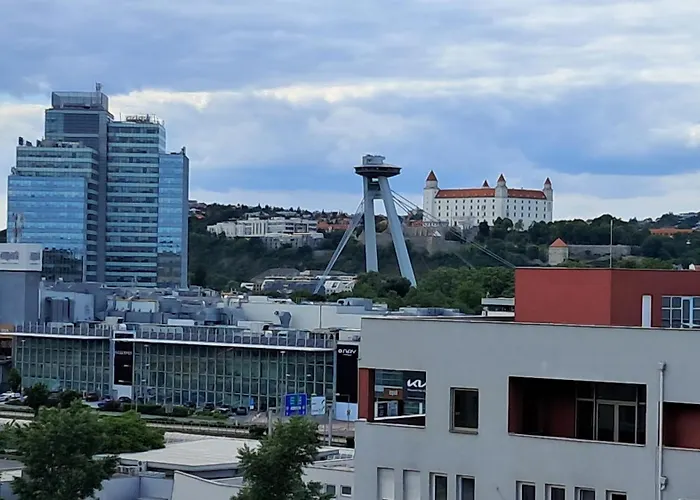 Team Flat & Urban Family Comfort - Homebase With A Castle View Appartement