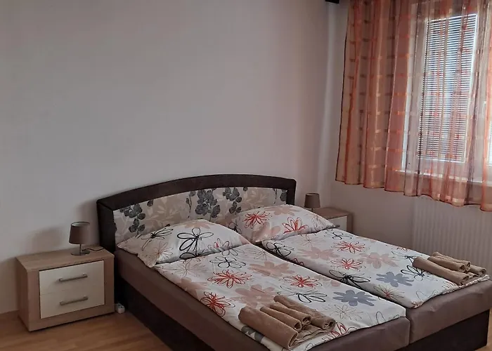 Team Flat & Urban Family Comfort - Homebase With A Castle View Apartmán Bratislava