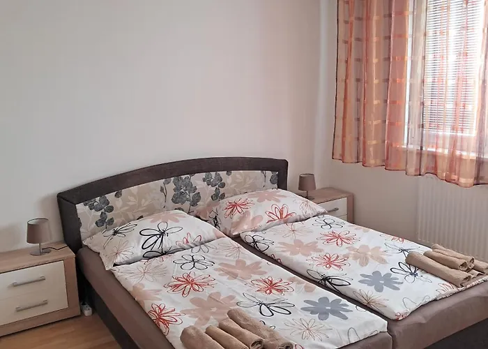 Team Flat & Urban Family Comfort - Homebase With A Castle View Bratislava