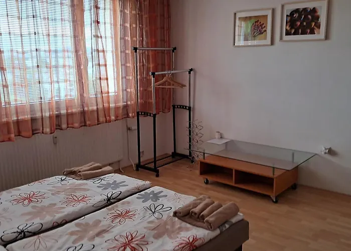 Team Flat & Urban Family Comfort - Homebase With A Castle View Bratislava