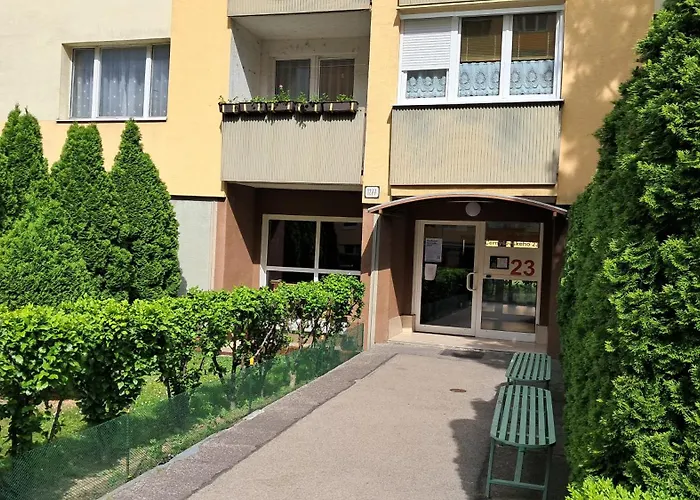 Team Flat & Urban Family Comfort - Homebase With A Castle View Appartement Bratislava