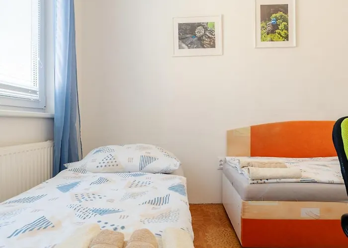 Team Flat & Urban Family Comfort - Homebase With A Castle View Appartement Bratislava