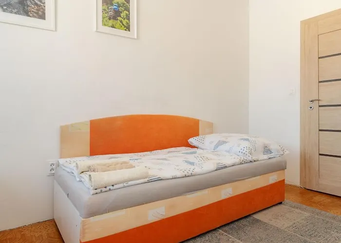 Team Flat & Urban Family Comfort - Homebase With A Castle View Apartmán Bratislava