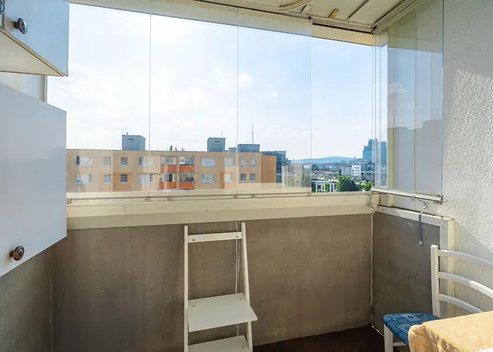 Team Flat & Urban Family Comfort - Homebase With A Castle View *