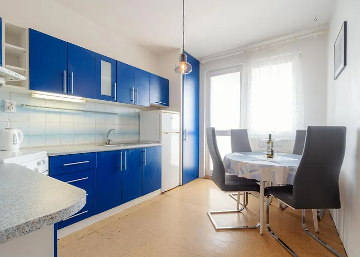 Team Flat & Urban Family Comfort - Homebase With A Castle View Appartement *