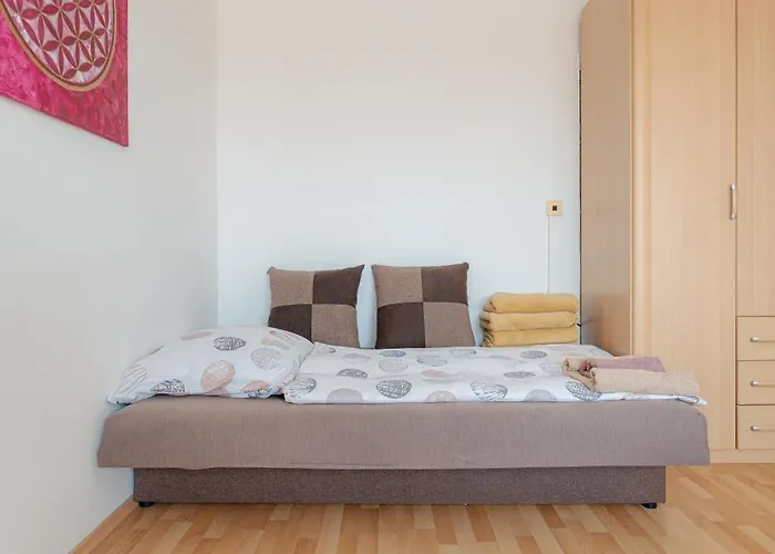Team Flat & Urban Family Comfort - Homebase With A Castle View Bratislava