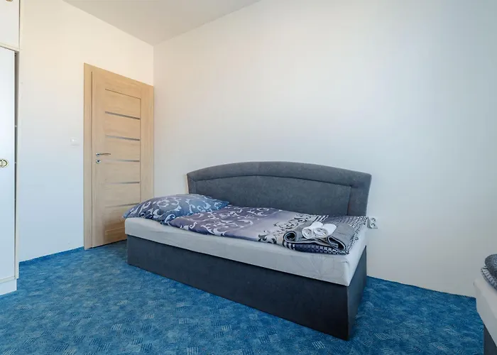 Team Flat & Urban Family Comfort - Homebase With A Castle View Bratislava