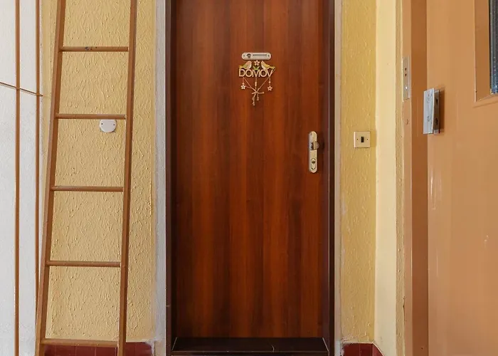 Team Flat & Urban Family Comfort - Homebase With A Castle View * Bratislava