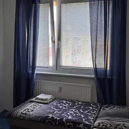 Team Flat & Urban Family Comfort - Homebase With A Castle View *