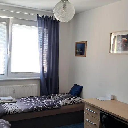 Team Flat & Urban Family Comfort - Homebase With A Castle View Apartment Pressburg