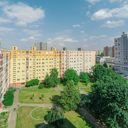 Team Flat & Urban Family Comfort - Homebase With A Castle View *