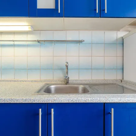 Team Flat & Urban Family Comfort - Homebase With A Castle View Apartment Pressburg