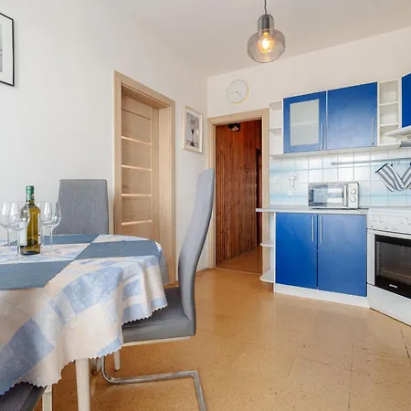 Team Flat & Urban Family Comfort - Homebase With A Castle View * Pressburg