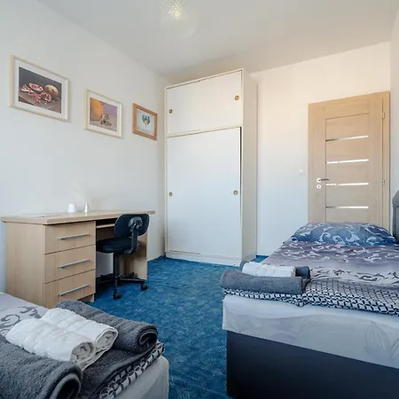 Team Flat & Urban Family Comfort - Homebase With A Castle View Apartment Pressburg