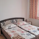 Team Flat & Urban Family Comfort - Homebase With A Castle View Bratislava