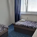 Apartment Team Flat & Urban Family Comfort - Homebase With A Castle View *