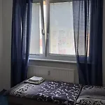 Team Flat & Urban Family Comfort - Homebase With A Castle View *
