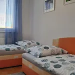 Team Flat & Urban Family Comfort - Homebase With A Castle View Bratislava