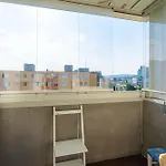 Team Flat & Urban Family Comfort - Homebase With A Castle View *