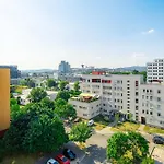 Apartment Team Flat & Urban Family Comfort - Homebase With A Castle View