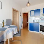 Team Flat & Urban Family Comfort - Homebase With A Castle View * Bratislava