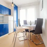 Team Flat & Urban Family Comfort - Homebase With A Castle View Apartment Bratislava