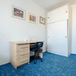 Apartment Team Flat & Urban Family Comfort - Homebase With A Castle View