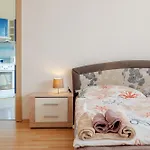 Apartment Team Flat & Urban Family Comfort - Homebase With A Castle View *