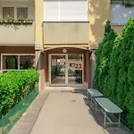 Team Flat & Urban Family Comfort - Homebase With A Castle View Apartment Bratislava