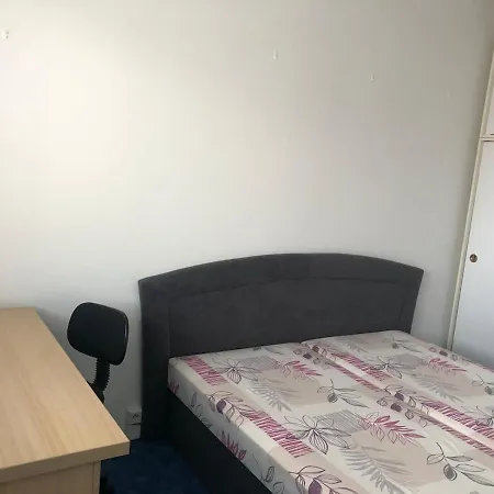 Team Flat & Urban Family Comfort - Homebase With A Castle View *