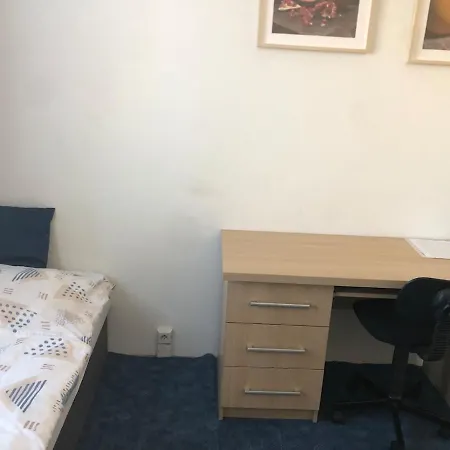 Team Flat & Urban Family Comfort - Homebase With A Castle View * Bratislava