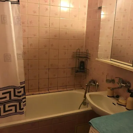 Team Flat & Urban Family Comfort - Homebase With A Castle View Bratislava