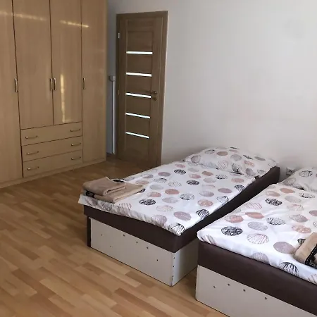 Team Flat & Urban Family Comfort - Homebase With A Castle View Bratislava