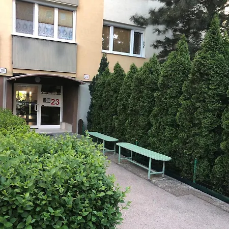 Team Flat & Urban Family Comfort - Homebase With A Castle View * Bratislava