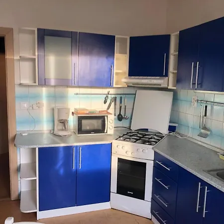 Team Flat & Urban Family Comfort - Homebase With A Castle View *