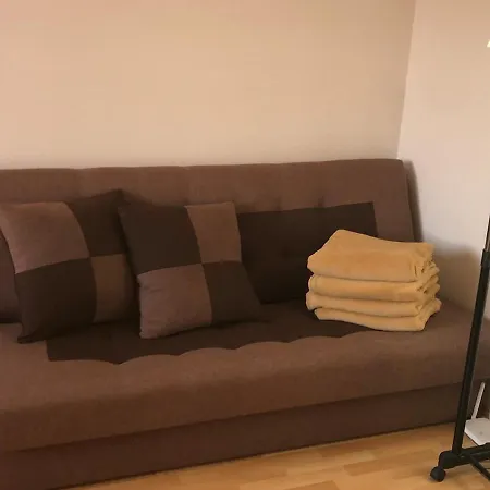 Team Flat & Urban Family Comfort - Homebase With A Castle View Apartment Bratislava