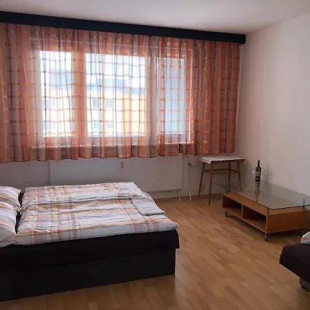 Team Flat & Urban Family Comfort - Homebase With A Castle View *